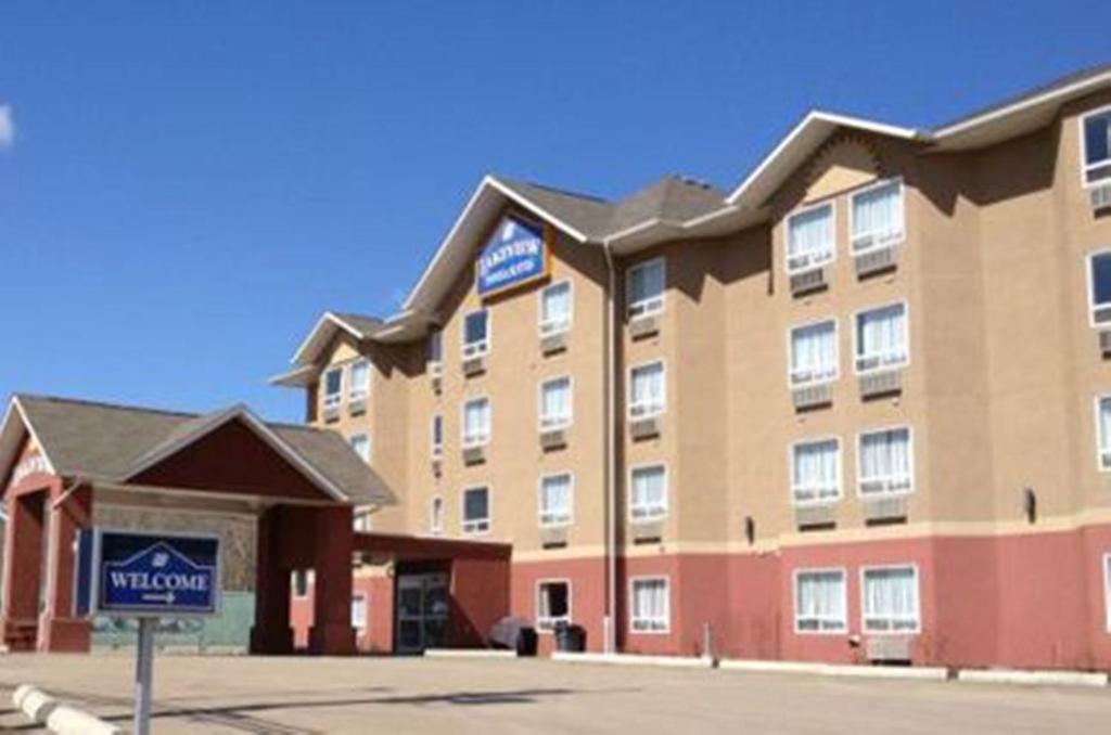 Lakeview Inns & Suites - Chetwynd Bagian luar foto